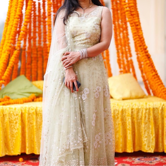 Green heavy embroidery gown with duppata - Picture 5 of 5